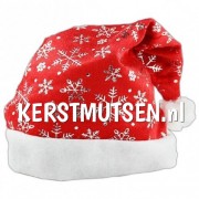 Deze kerstmuts is voorzien van zilveren “sneeuw” opdruk. Net even anders dan de standaard kerstmuts en toch een vriendelijke prijs. Kerstmuts met zilveren opdruk